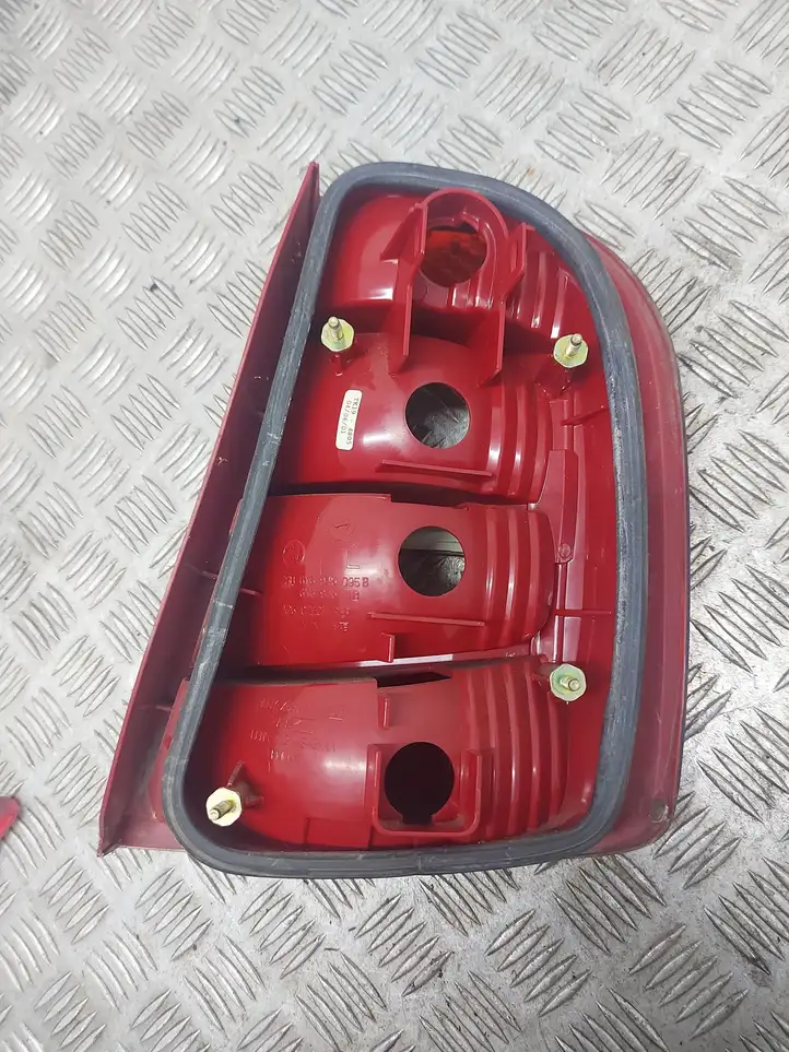 Skoda Fabia Mk1 (6Y) (1999 - 2007) ZSB6Y6945095B Задний фонарь в кузове — фото 2