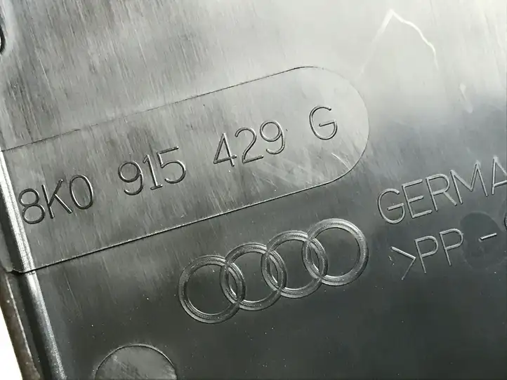 Audi A6 C7 (2011 - 2014) 8K0915429G Крышка ящика аккумулятора — фото 3