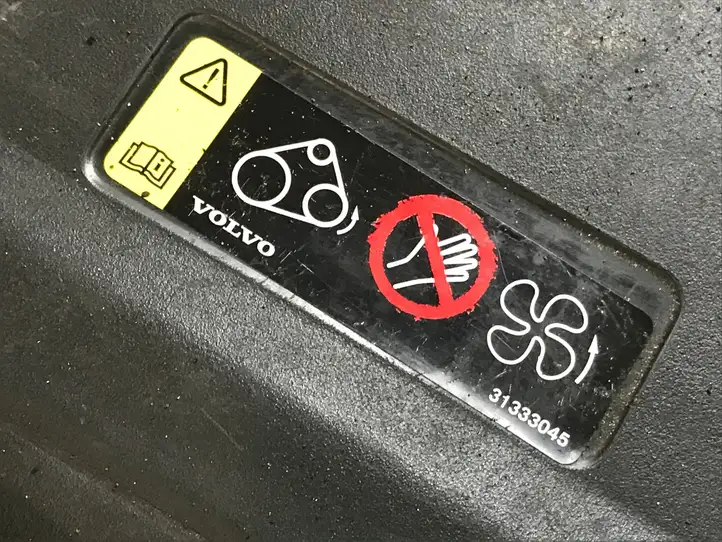 Volvo S90, V90 (2016 - 2020) 31425025 Облицовка радиатора — фото 4