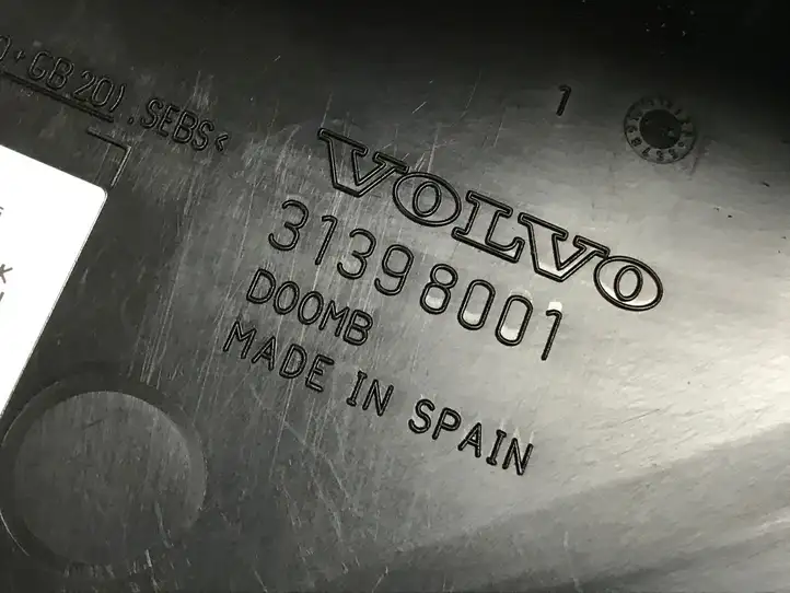 Volvo S90, V90 (2016 - 2020) 31398001 Крышка ящика предохранителей — фото 4