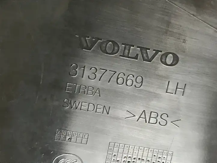Volvo S90, V90 (2016 - 2020) 31377669 Нижняя обшивка стойки B — фото 4