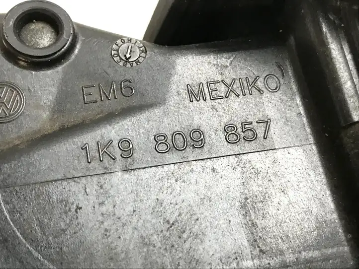 Volkswagen Golf VI (2009 - 2013) 1K9809857 Крышка топливного бака — фото 4