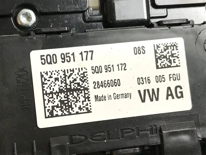Audi A4 S4 B9 (2015 - 2019) 5Q0951177 Передняя подсветка — фото 3