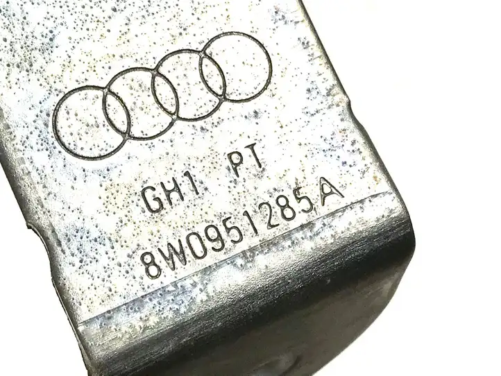 Audi A4 S4 B9 (2015 - 2019) 8W0951285A Кронштейн звукового сигнала — фото 3