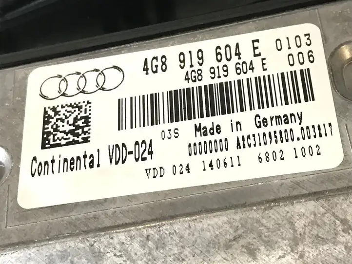 Audi A7 S7 4G (2010 - 2014) 4G8919604E Выдвижной дисплей — фото 6