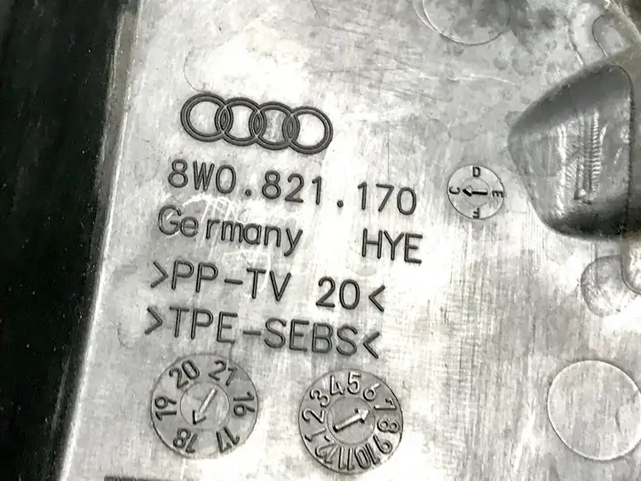 Audi A4 S4 B9 (2015 - 2019) 8W0821170 Накладка крыла — фото 3