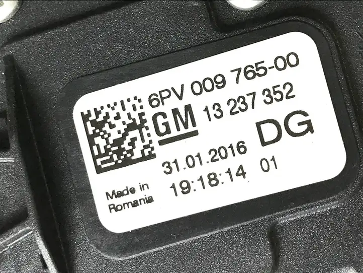 Opel Insignia A (2008 - 2017) 13237352 Педаль акселератора — фото 3