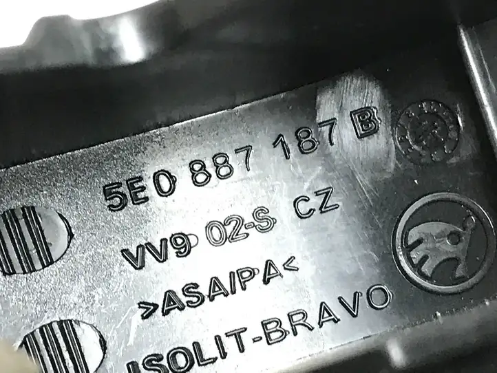 Skoda Octavia Mk3 (5E) (2013 - 2019) 5E0887233B Заглушка ISOFIX — фото 7