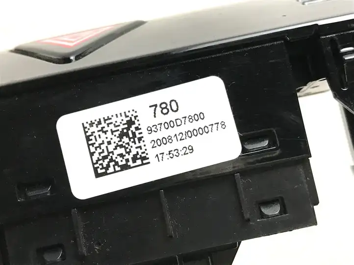 Hyundai Tucson TL (2015 - ) 93700D7800 Включатель аварийных фонарей — фото 4