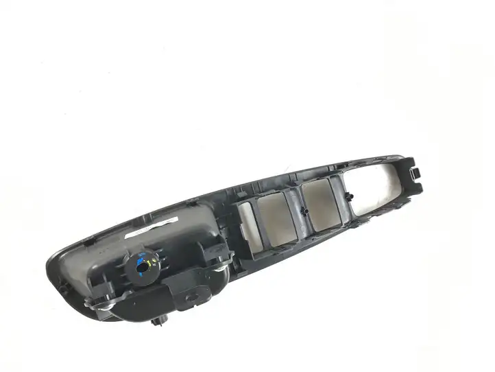 Hyundai Santa Fe (2018 - 2020) 82740S1000 Накладка кнопки стеклоподъемника — фото 3