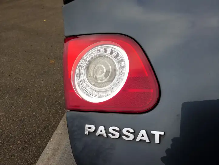 Volkswagen PASSAT B6 (2005 - 2010) Крышка багажника — фото 3