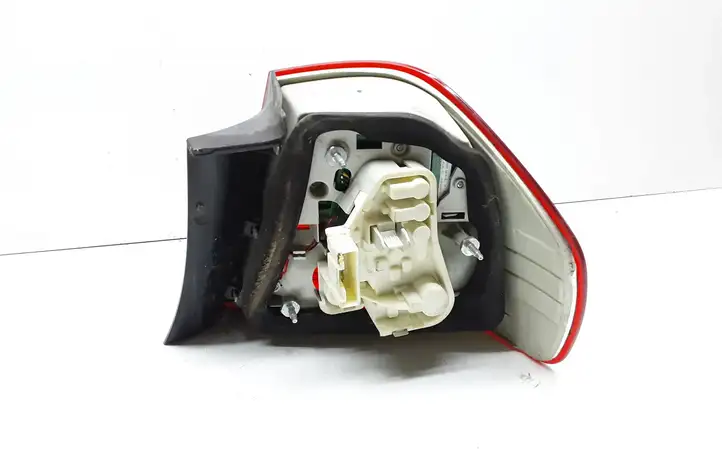 BMW 3 E90 E91 (2005 - 2012) 4871731 Задний фонарь в кузове — фото 2