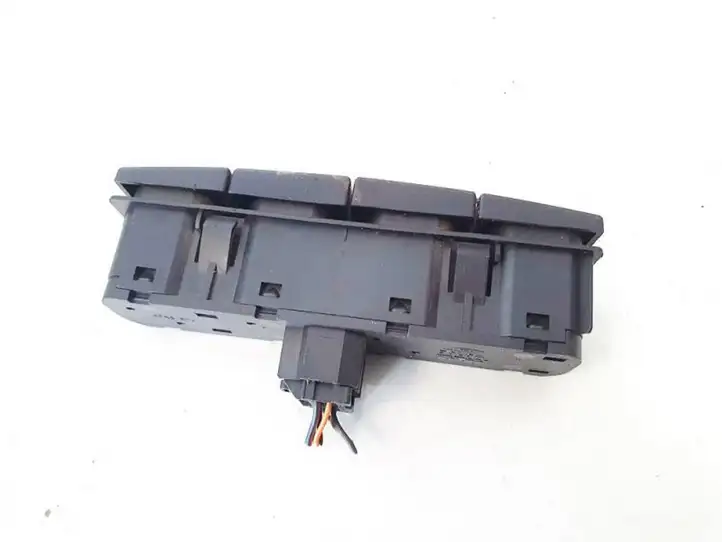 Ford Fusion (2002 - 2005) 2s6t18c621ac Кнопка обогрева стекла — фото 2