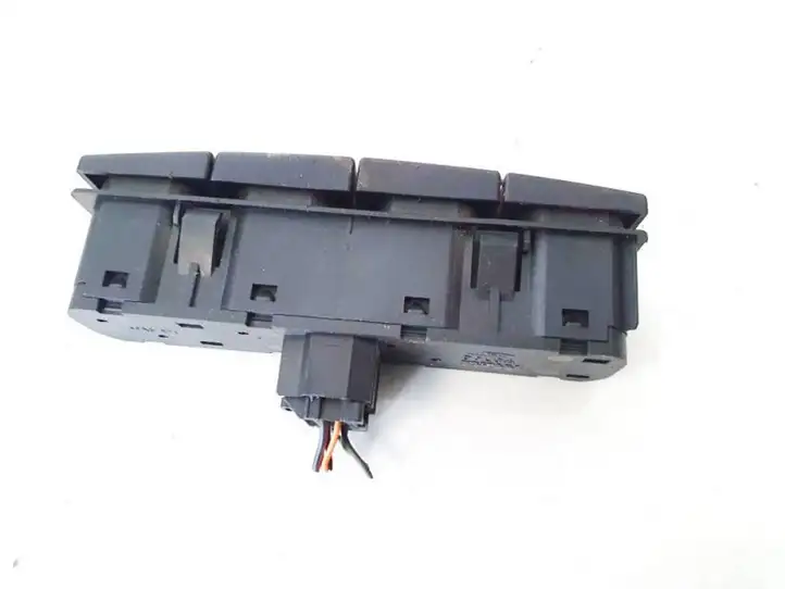 Ford Fusion (2002 - 2005) 2s6t18c621ac Кнопка обогрева стекла — фото 3