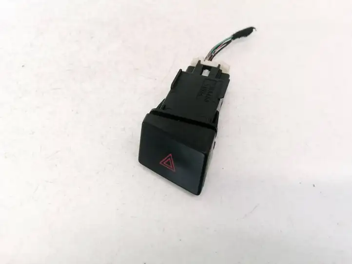 Mazda 5 (2005 - 2010) 15A468 Включатель аварийных фонарей — фото 1