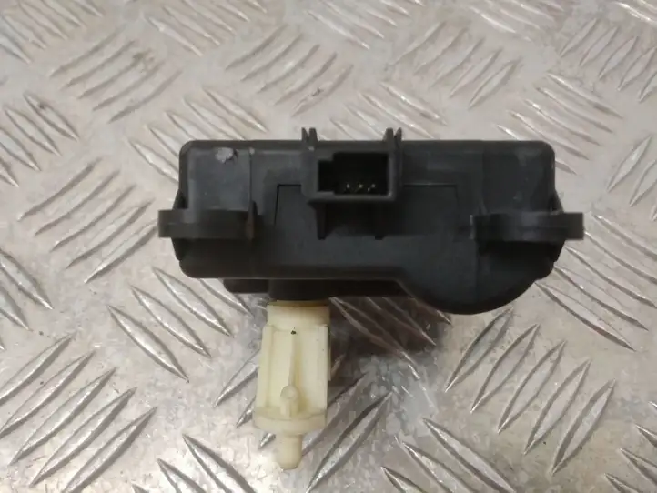Nissan Primera (2001 - 2008) 3027030840 Двигатель задвижки потока воздуха — фото 3