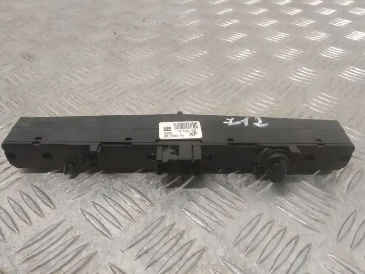 Opel Astra H (2004 - 2009) 03758075 Включатель аварийных фонарей — фото 3