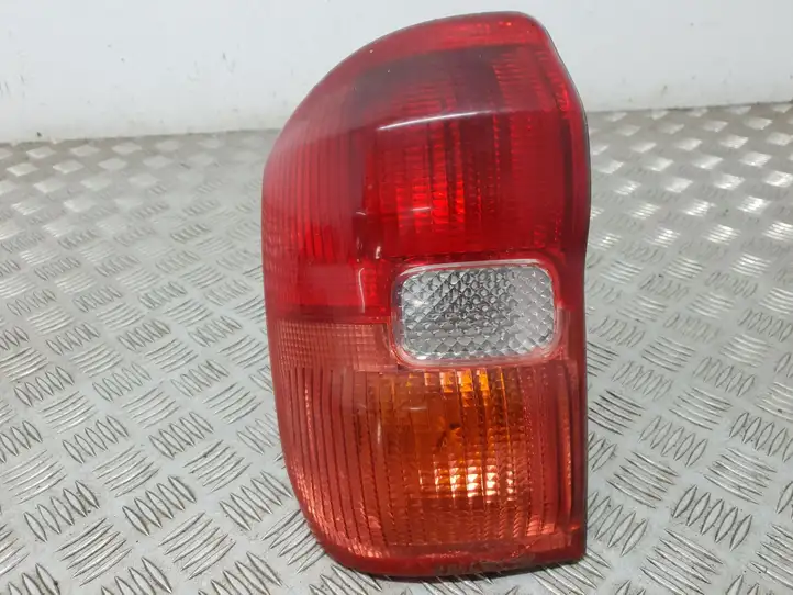 Toyota RAV 4 (XA20) (2000 - 2005) 00038541 Задний фонарь в кузове — фото 1