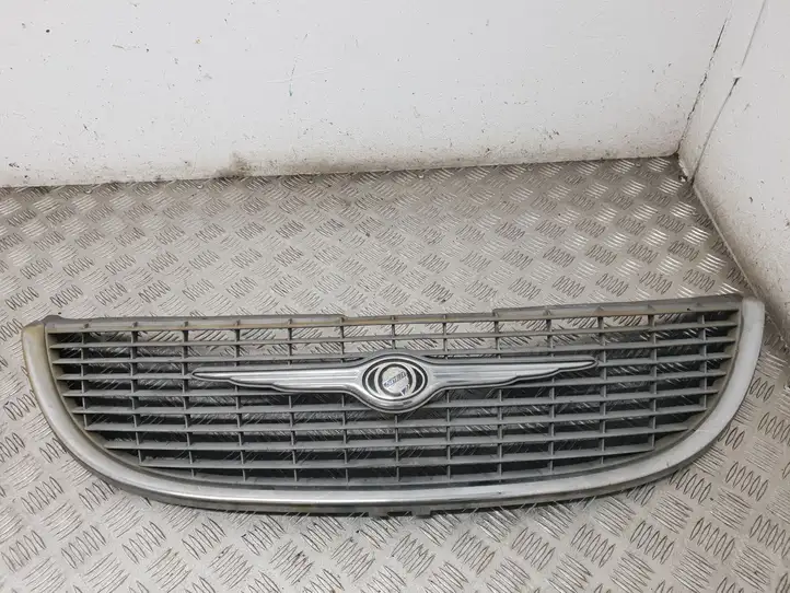 Chrysler Voyager (2001 - 2004) 4857522AA Верхняя решетка радиатора — фото 1