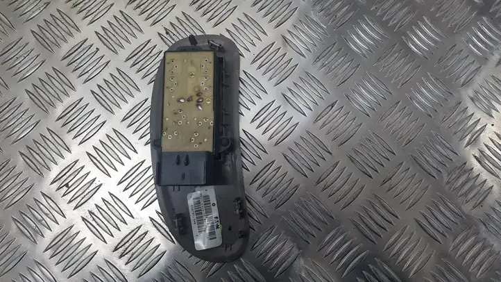 Chrysler Voyager (2001 - 2004) 746749291E Кнопка стеклоподъемников — фото 4