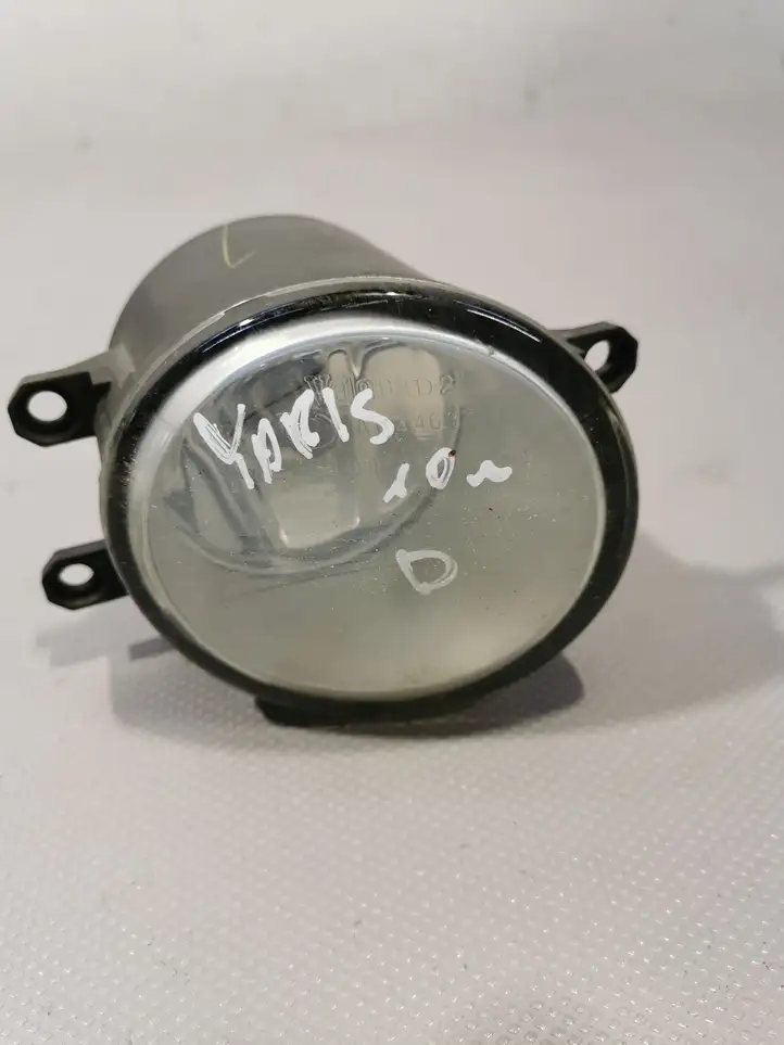 Toyota Yaris (2009 - 2012) 89210656 Передняя противотуманная фара — фото 1