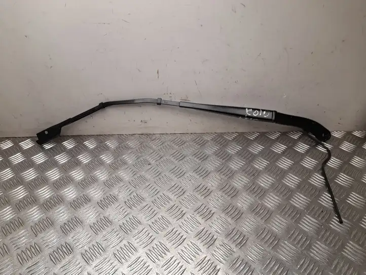 Tesla Model Y (2019 - 2024) 150705100A Поводок заднего стеклоочистителя — фото 1