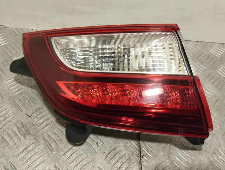 Subaru Outback (BS) (2014 - 2019) 946073 Задний фонарь в крышке багажника — фото 1