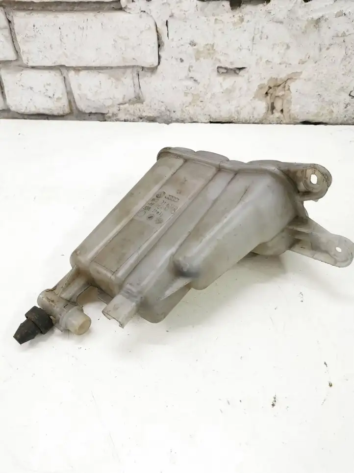 Audi A4 S4 B8 8K (2007 - 2011) 8K0121403G Расширительный бачок — фото 2