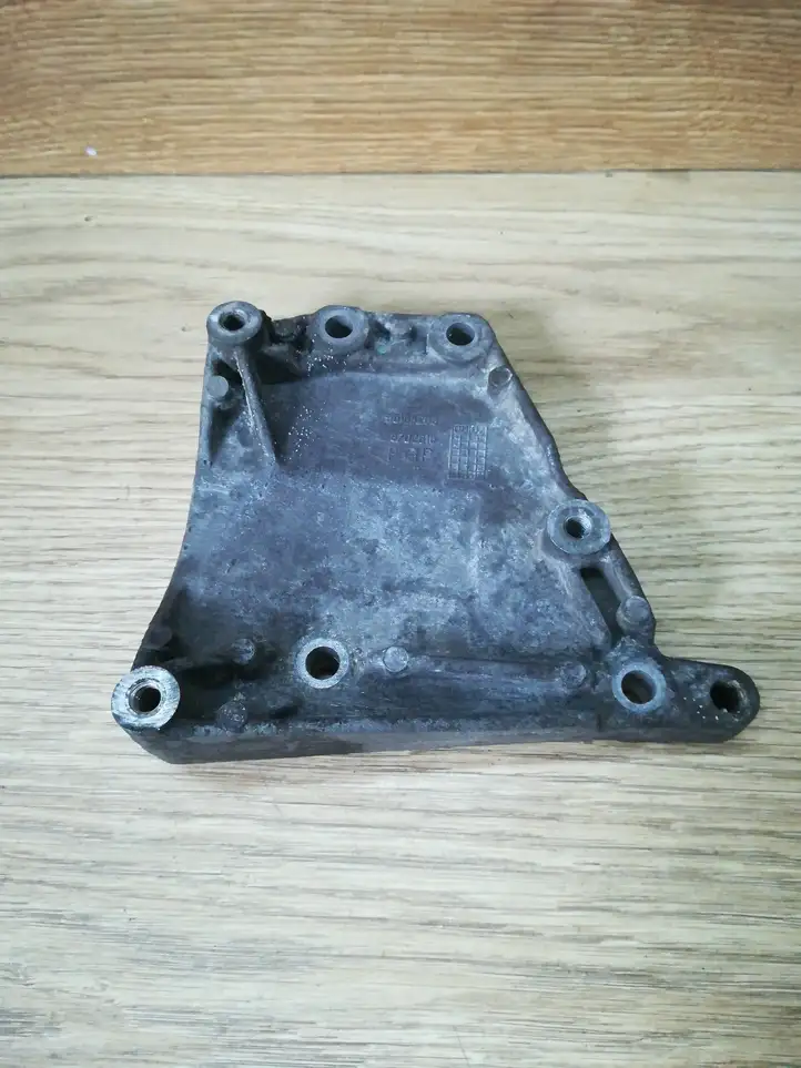 Opel Meriva A (2002 - 2006) 55188268 Кронштейн компрессора кондиционера воздуха — фото 1