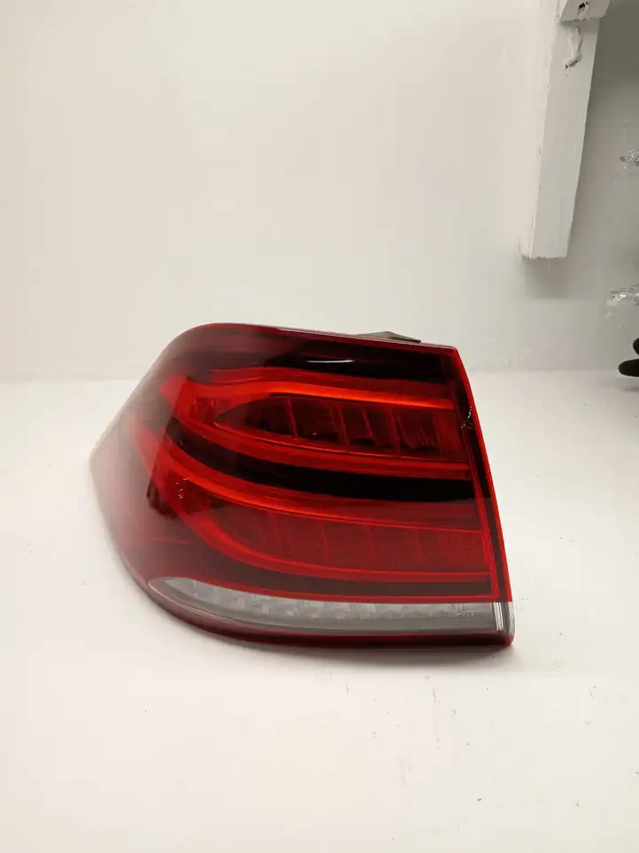 Mercedes-Benz GLE W166/C292 (2015 - 2019)  A1669065702 Задний фонарь в кузове