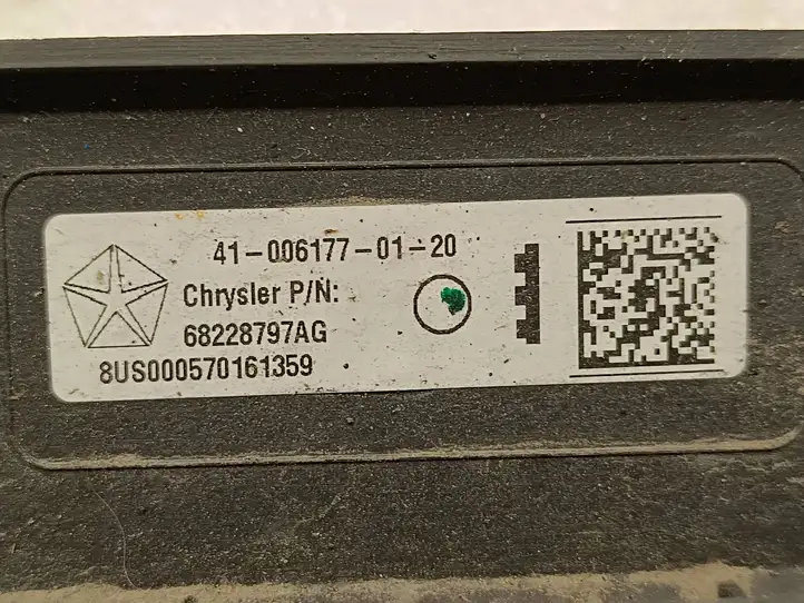 Chrysler Pacifica (2016 - ) 68228797AG Другая деталь раздвижной двери — фото 8