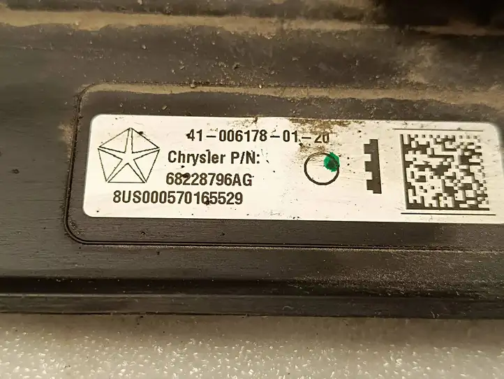 Chrysler Pacifica (2016 - ) 68228796AG Другая деталь раздвижной двери — фото 2
