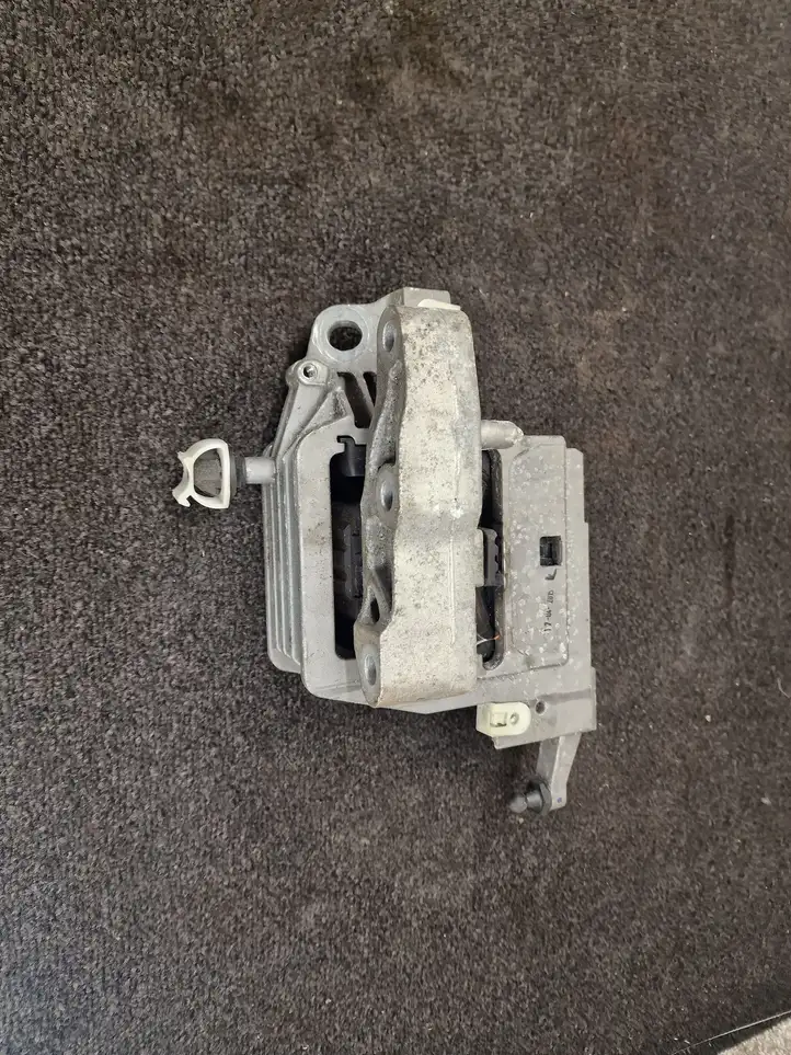 BMW 2 F45 (2014 - 2021)  6875632 Подушка двигателя