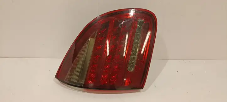 Porsche Cayenne (92A) (2011 - 2017) 7P5945093L Задний фонарь в крышке багажника — фото 1