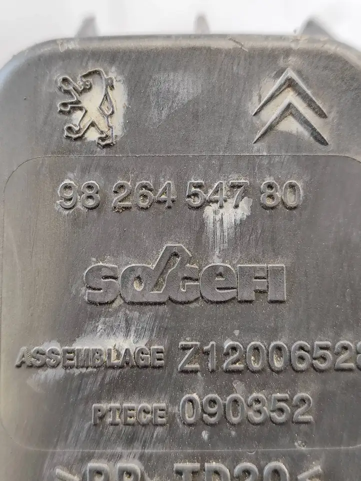 Peugeot 208 (2015 - 2019) 9826454780 Корпус воздушного фильтра — фото 6