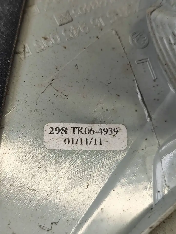 Skoda Fabia Mk2 (5J) (2007 - 2014) 5J6945111A Задний фонарь в кузове — фото 3
