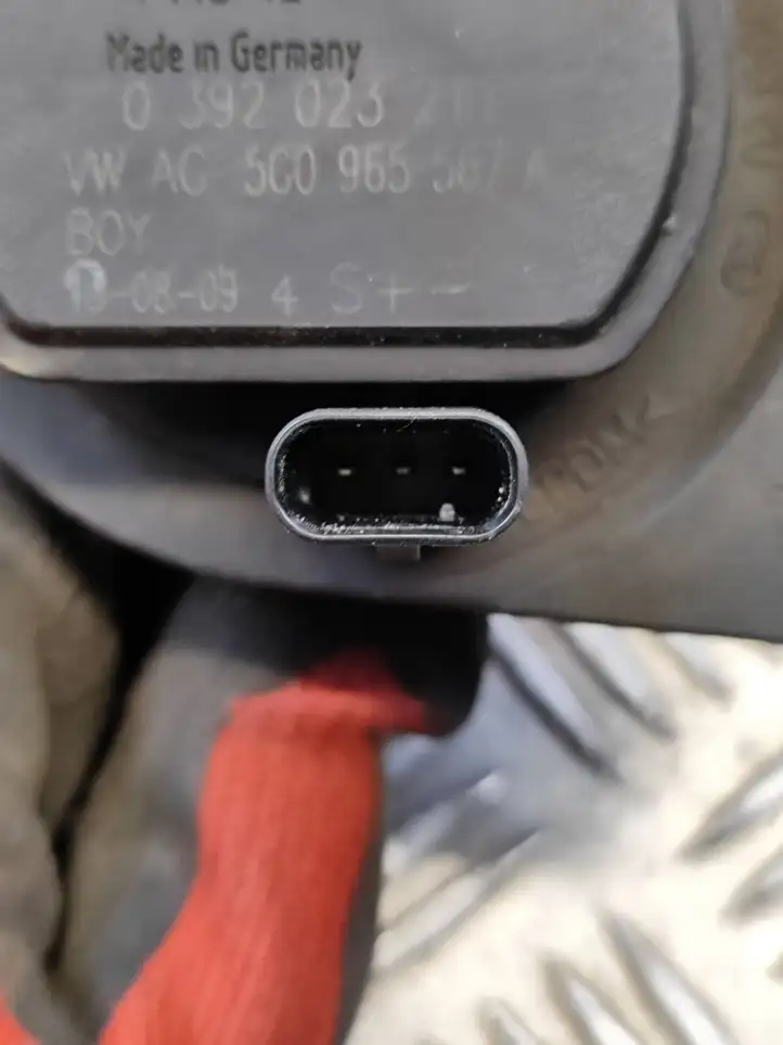 Volkswagen Golf VII (2013 - 2019) 5G0965567A Электроциркуляционный насос — фото 4