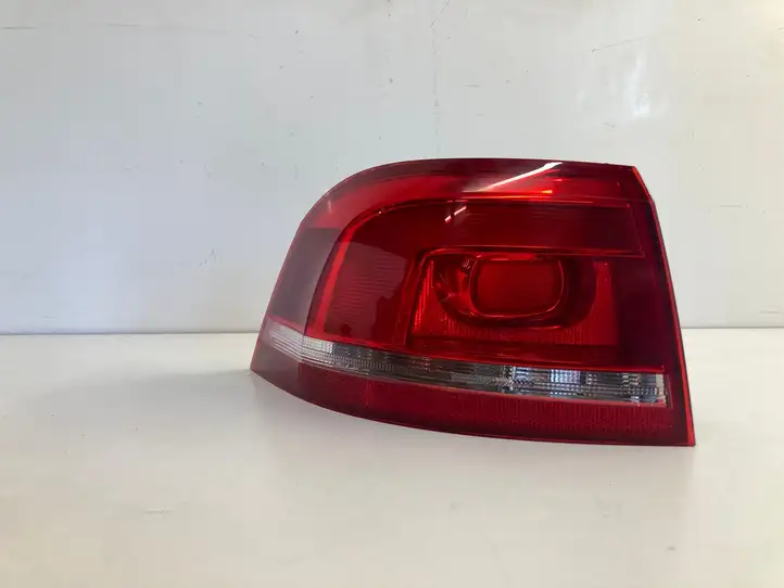 Volkswagen PASSAT B7 (2011 - 2014) 3F945095E Задний фонарь в кузове — фото 1