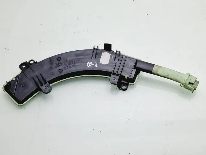 BMW 3 F30 F35 F31 (2012 - 2018) 9237556 Крышка микрофильтра воздуха — фото 1