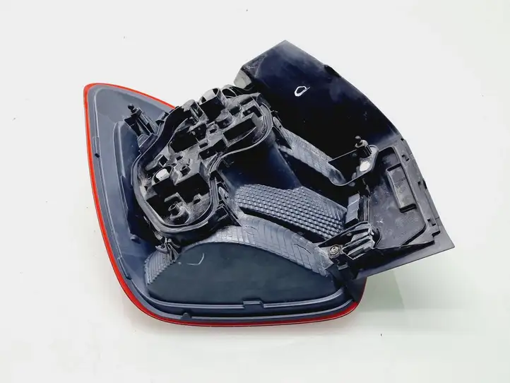 BMW 1 F20 F21 (2011 - 2019) 63217270096 Задний фонарь в кузове — фото 3