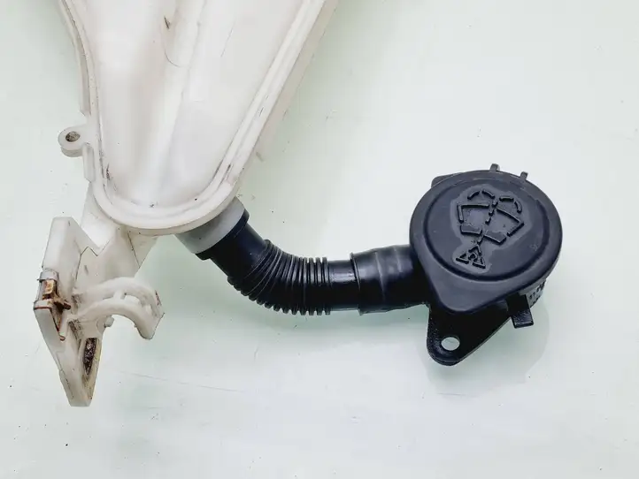 BMW 1 F20 F21 (2011 - 2019) 7241673 Бачок омывателя стекла — фото 4