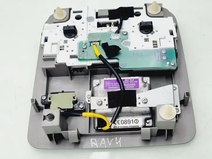 Toyota RAV 4 (XA30) (2006 - 2016) 8973242021 Передняя подсветка — фото 2