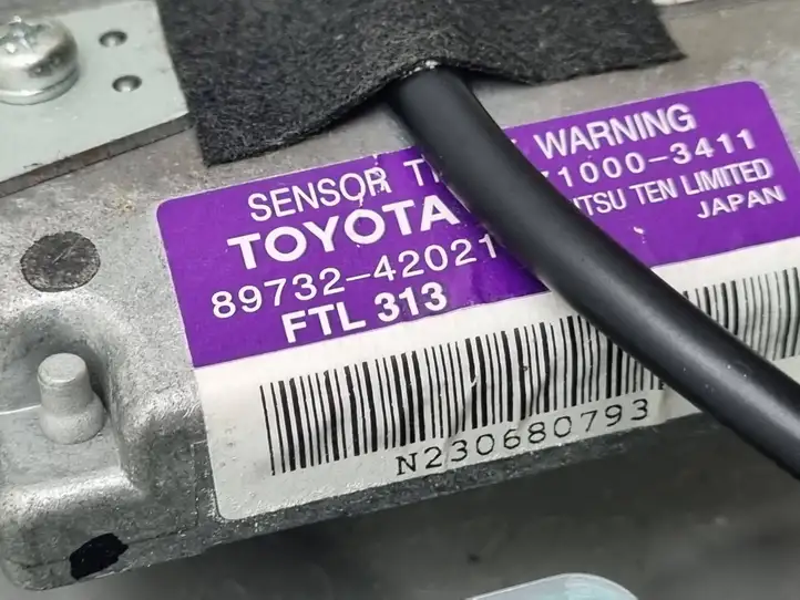 Toyota RAV 4 (XA30) (2006 - 2016) 8973242021 Передняя подсветка — фото 3