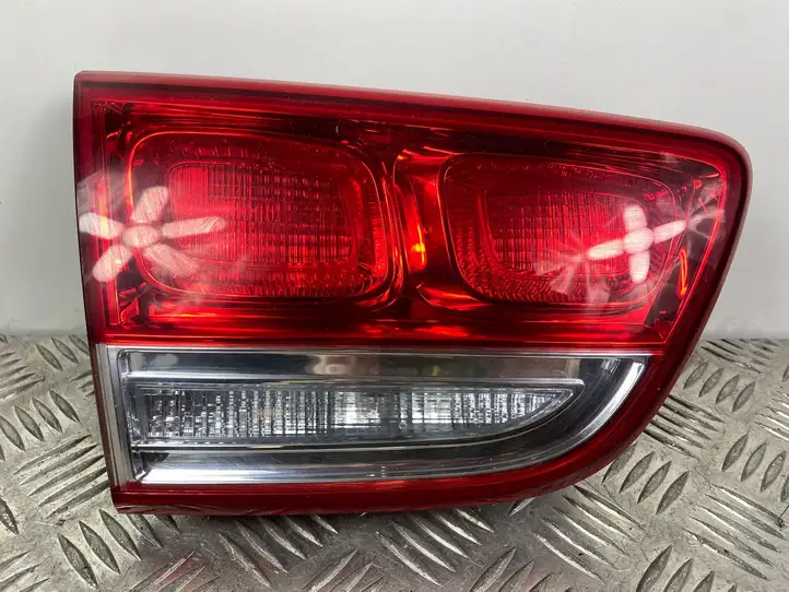 Kia Sorento (2017 - 2020) 9240C6 Задний фонарь в крышке багажника — фото 1