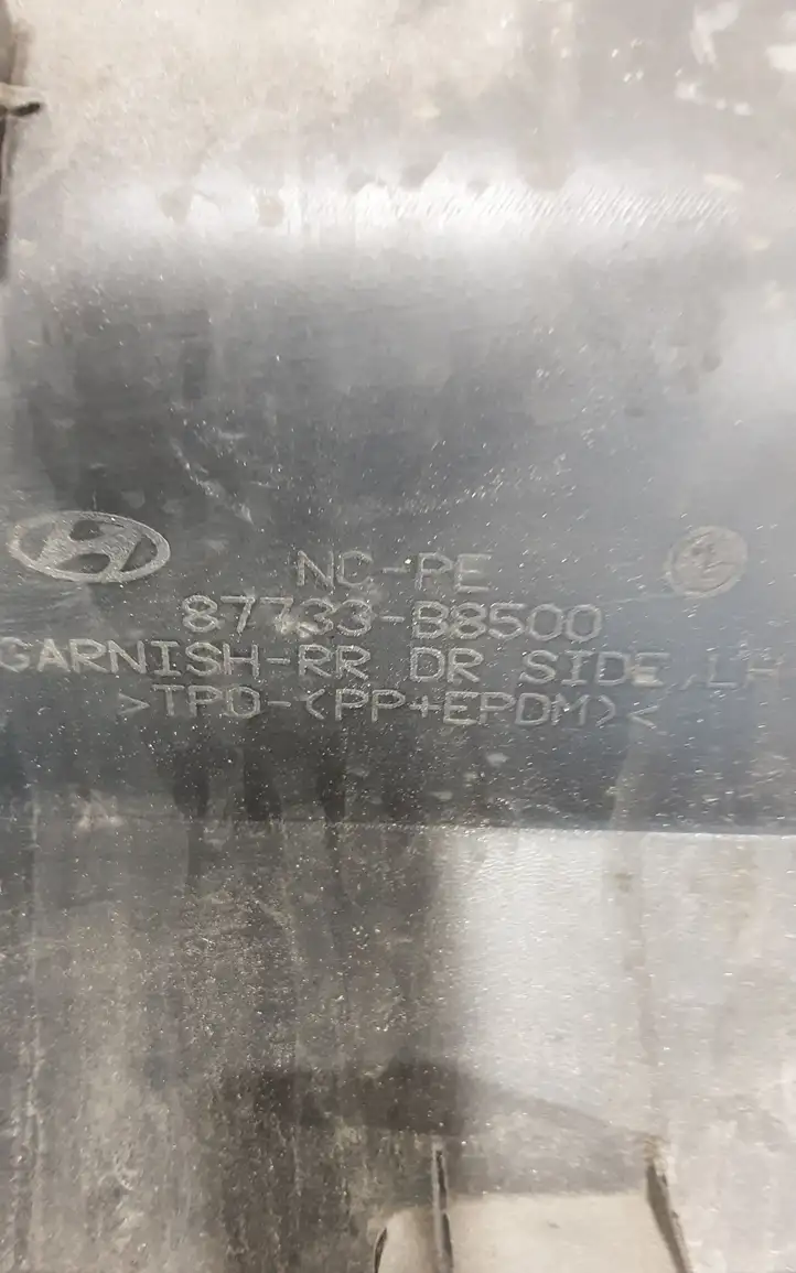 Hyundai Grand Santa Fe NC (2015 - 2018) 8773388500 Молдинги задней двери — фото 3