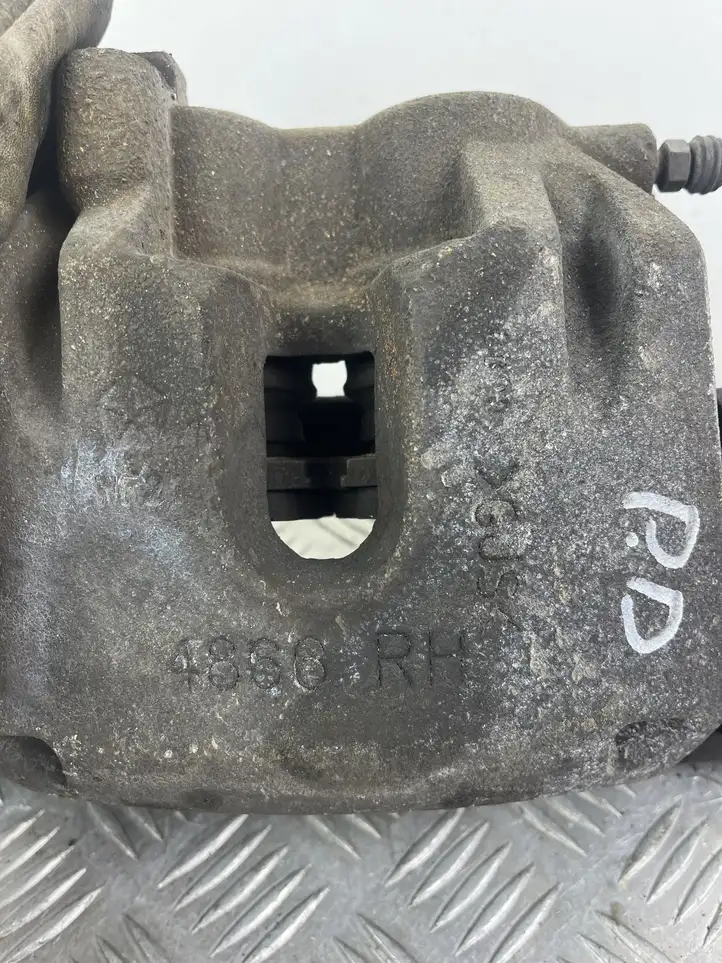 Dodge Durango (2013 - ) Тормозной суппорт передний — фото 5