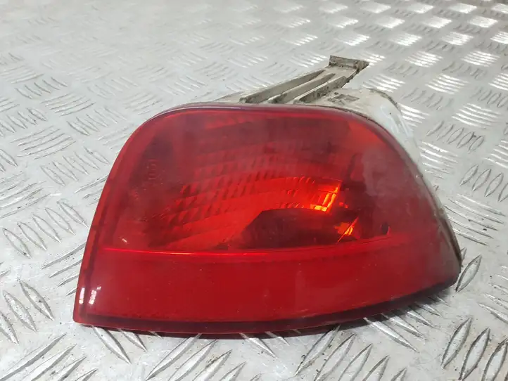 Ford Focus (2005 - 2008) 1M5115K273AC Задняя противотуманная фара — фото 1