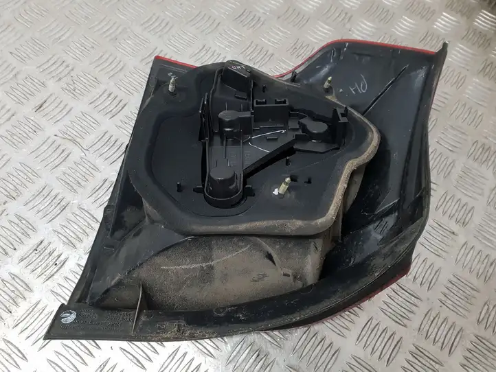 Toyota Corolla E120 E130 (2000 - 2004) 02510459 Задний фонарь в кузове — фото 2