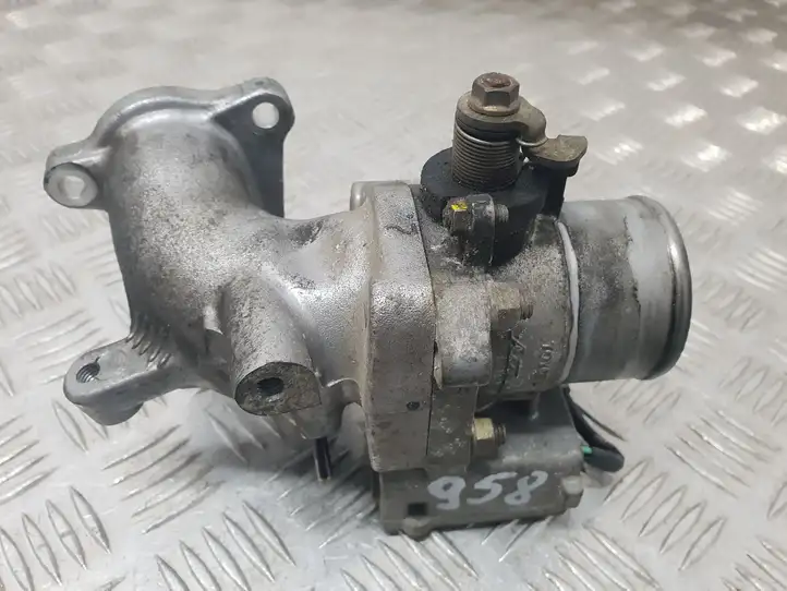 Toyota Corolla E120 E130 (2000 - 2004) 8967221020 Дроссельная заслонка — фото 2