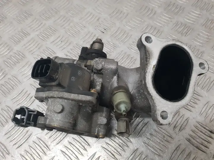 Toyota Corolla E120 E130 (2000 - 2004) 8967221020 Дроссельная заслонка — фото 3
